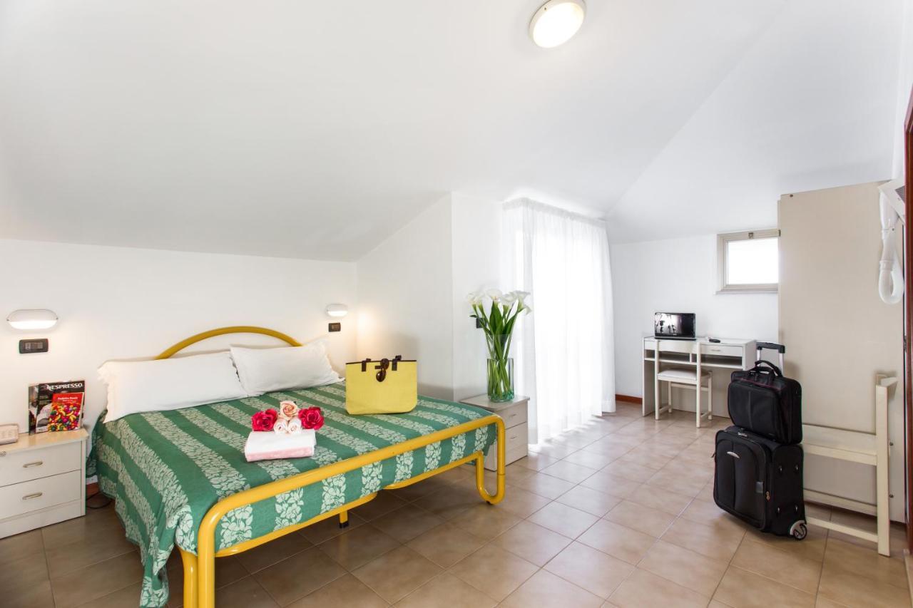 Hotel Garden Μπελάρια-Ιτζέα Μαρίνα Δωμάτιο φωτογραφία